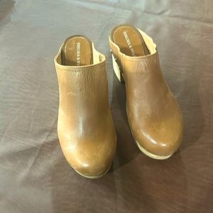 Cute clog she's very comfortable only one twice